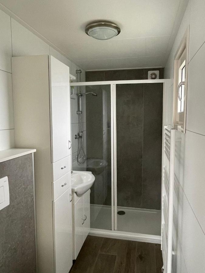 Chalet Op Gezellige Familiecamping Bij Zee Kamperland Kültér fotó