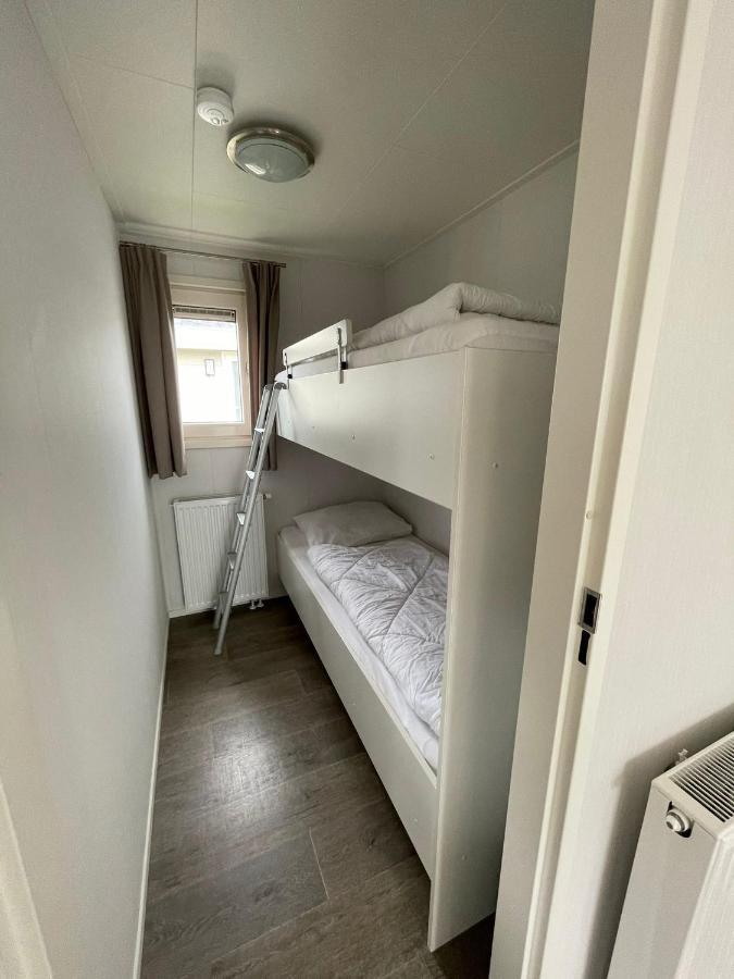 Chalet Op Gezellige Familiecamping Bij Zee Kamperland Kültér fotó